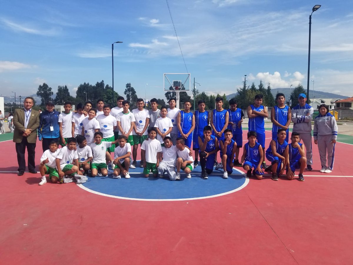 DeporteEc's tweet photo. Estudiantes y docentes de la U.E. Telmo Hidalgo en Sangolquí (Pichincha), disfrutan de la casa abierta y exhibición de habilidades motrices que realizan los deportistas  de baloncesto y karate, beneficiarios del proyecto Actividades #ExtraEscolaresEc https://t.co/Sjz853SBXG