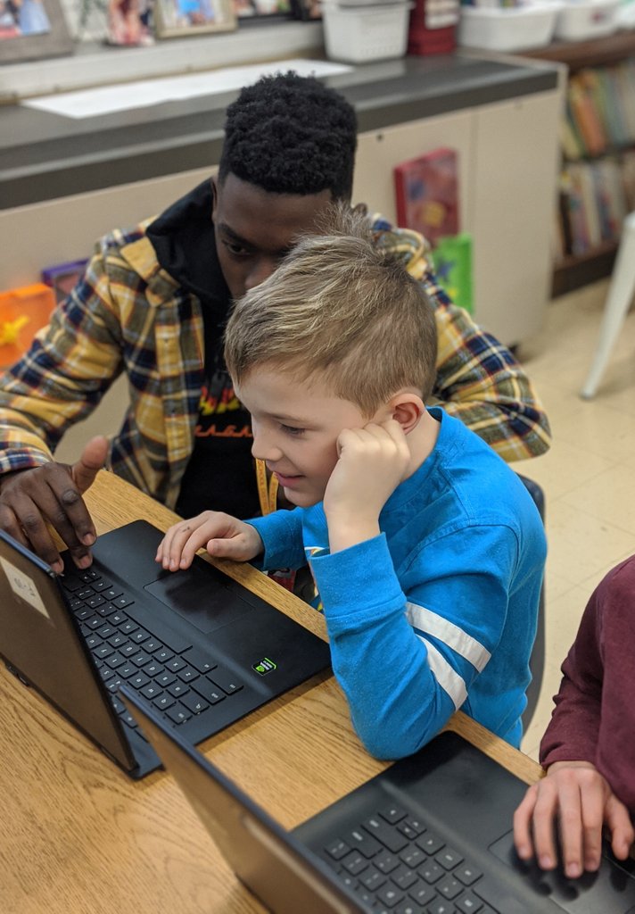 DaleyNewsin1st's tweet photo. #MOTSDhourofcode2019 @CMS4Learning @KevinRStansber1 https://t.co/ZurV22APBV
