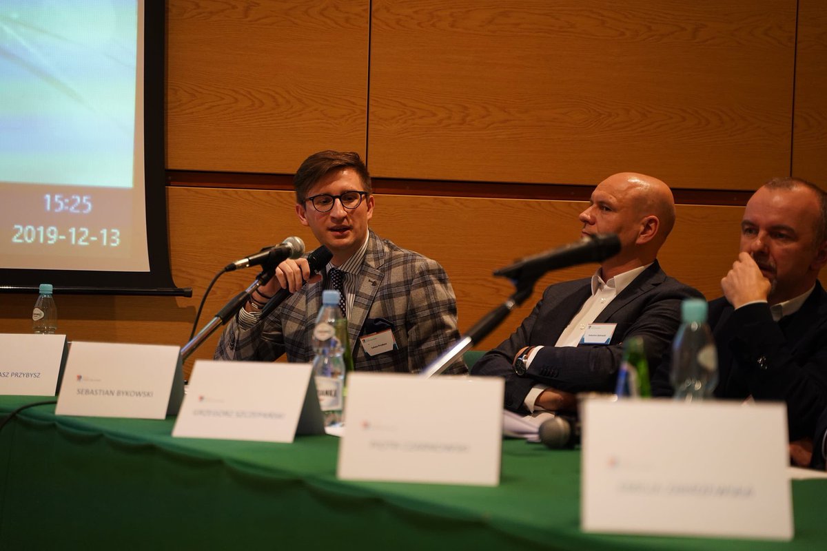 prwsocialmedia's tweet photo. 🎤 Za nami panel branżowy dotyczący znaczenia "Standardów profesjonalnego public relations" dla środowiska zawodowego i miejsca "Kodeksu etyki public relations". To szansa na związek partnerski czy synergię? 🤔
#EtykaPR #StandardyPR #prwsocialmedia https://t.co/DNTtVcSmxe