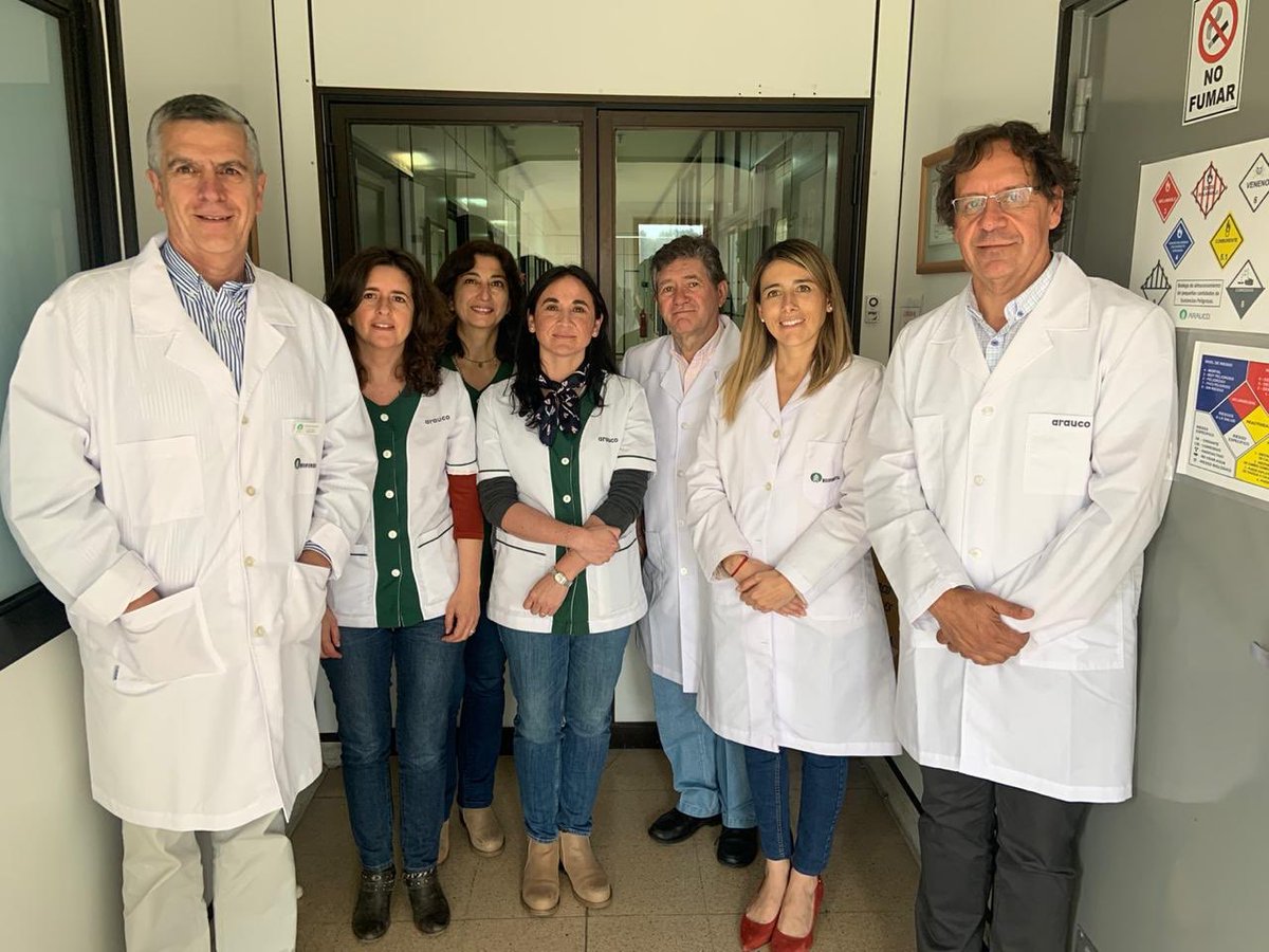 cormachile's tweet photo. 🔬🧬 acompañando a la @SeremiCienciasCS, Paulina Assmann, por un recorrido en las modernas instalaciones de #Bioforest, centro de investigación científico tecnológico único en Sudamérica, enfocado en mejorar la calidad y capacidad productiva de nuestros patrimonio forestal. https://t.co/ml7b08y5lK