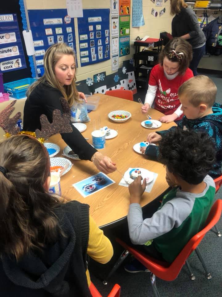 CcesPrincipals's tweet photo. Second Grade Seasonal Crafts w/ Assistance from Parent Volunteers https://t.co/ezBp4Wmy02