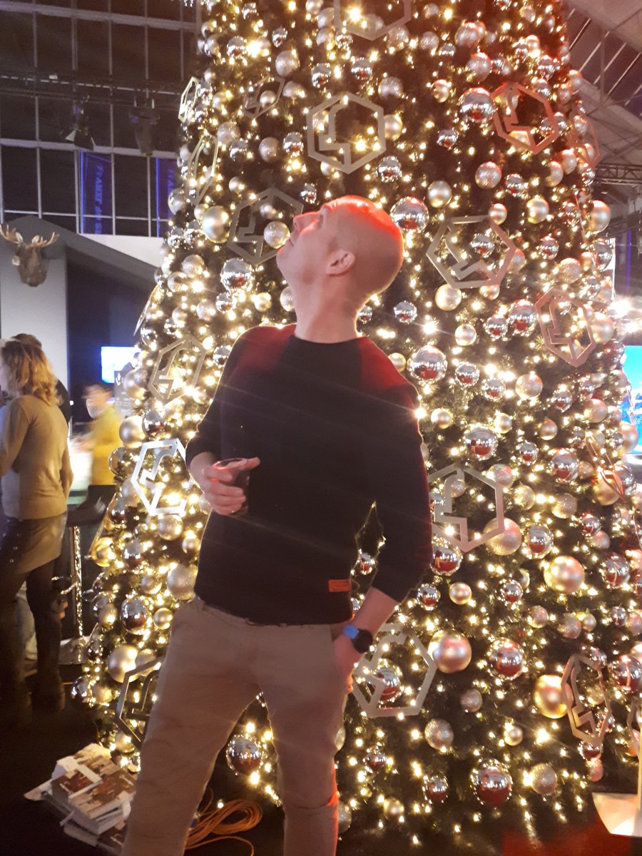 BNR's tweet photo. Bij #ThefridayMove komt @mvdweijden ook even langs, maar hij is niet de grootste hier op #MastersofLXRY ... https://t.co/K0ndEIKvBP