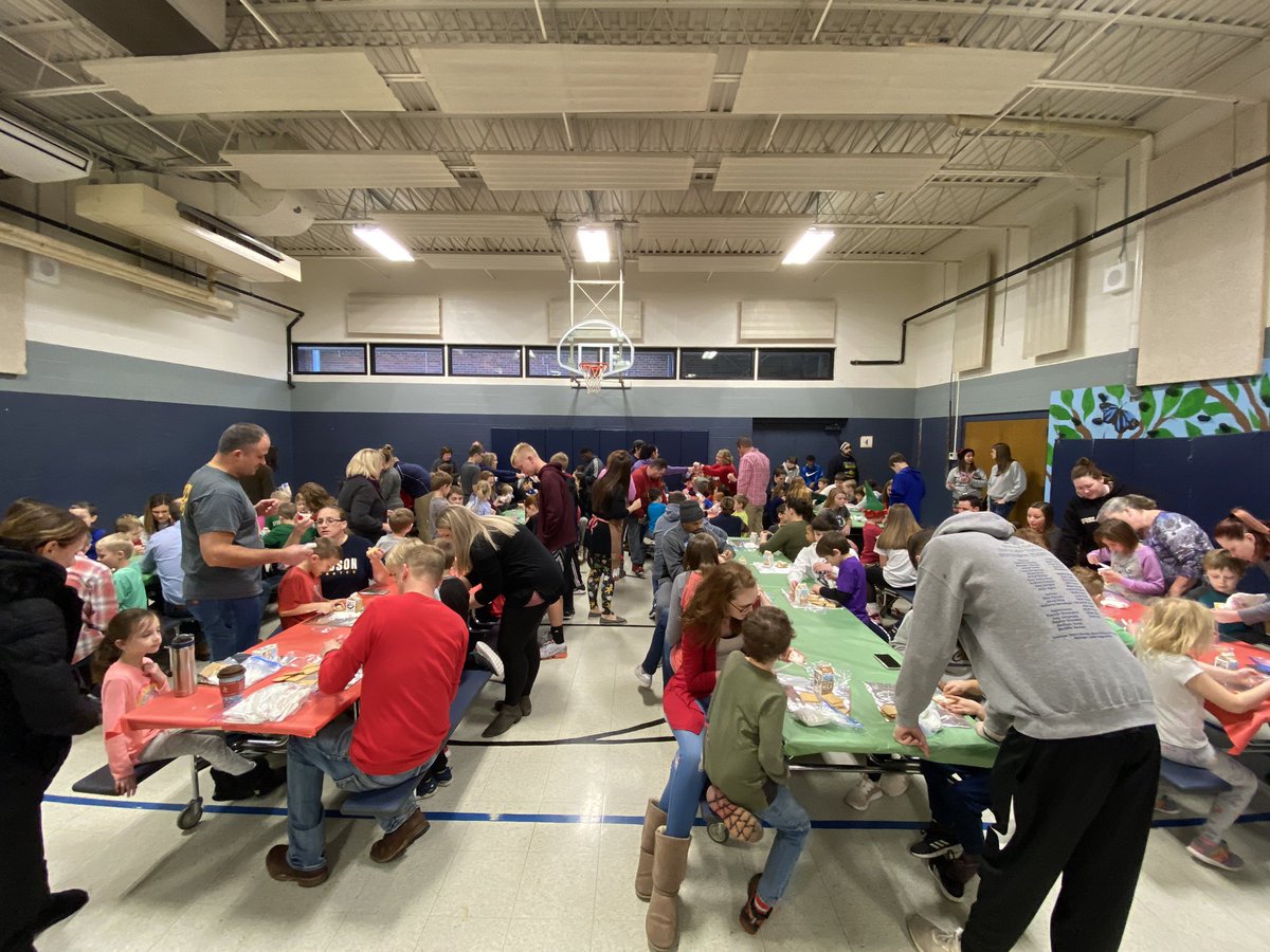 WHasko35's tweet photo. Gingerbread house creation! Always such an awesome tradition!!!! 

@schmitz1stgrade @CarolMenefee @markschlatter89 #hudsonschools https://t.co/ffvZpZvTHI