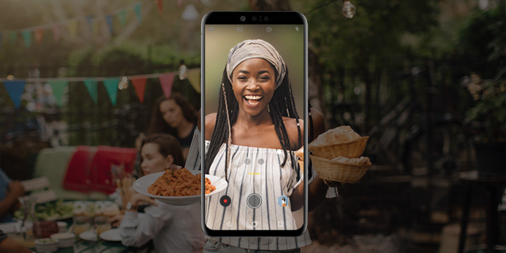NellyTSQ's tweet photo. The #3D camera on the #LGG8ThinQ separates you from the background making the image much more crisp and beautiful! Run down to #TMobileTimesSquare and pick one up and secure a sweet gift for yourself π @TyTykim001 @ScottWalz439 #NERules https://t.co/wboe7nC0WG