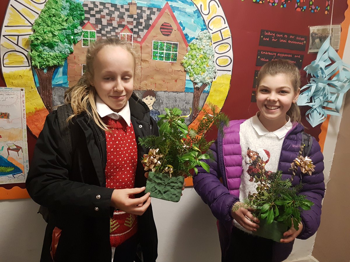 beattie_arlene's tweet photo. Beautiful table decorations made today during lunch by some of the @daviotprimary pupils. 
#outdoorlearning #UsingWhatWeHave
#XmasIsComing https://t.co/8n9Ri72kVH