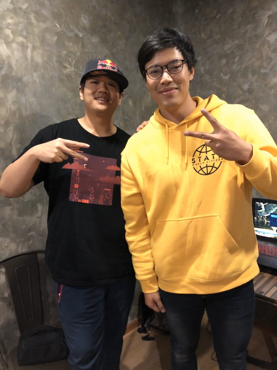 ElvisKrataii's tweet photo. @Mini__Ball’s sent me photos with @tk_anakin .. Somehow I just recalled what Anakin told my friend. I cant remember exactly but something like this “U lost in tournament but u had fun,thats all that matters”. Man!! @tk_anakin just become my Idol! Hope to see him again! https://t.co/pOFmYozmod