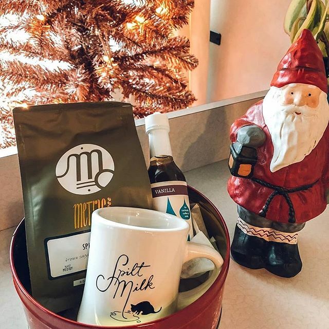 Pick up fun gifts for teachers, nannies, really anyone, at @spiltmilkpastry in Oak Park. #supportlocal #josnowsyrups #shopsmall #coffeesyrup #chicagocoffee #repost ift.tt/2EcS2Or