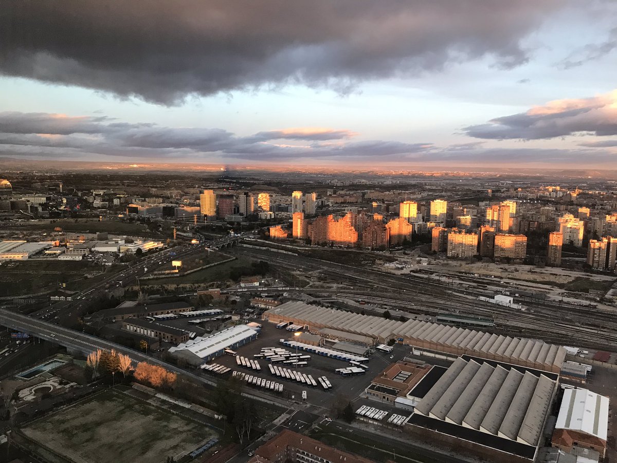 HughElliottUK's tweet image. La vista desde mi despacho esta tarde. La luz en Castilla es una pura maravilla...