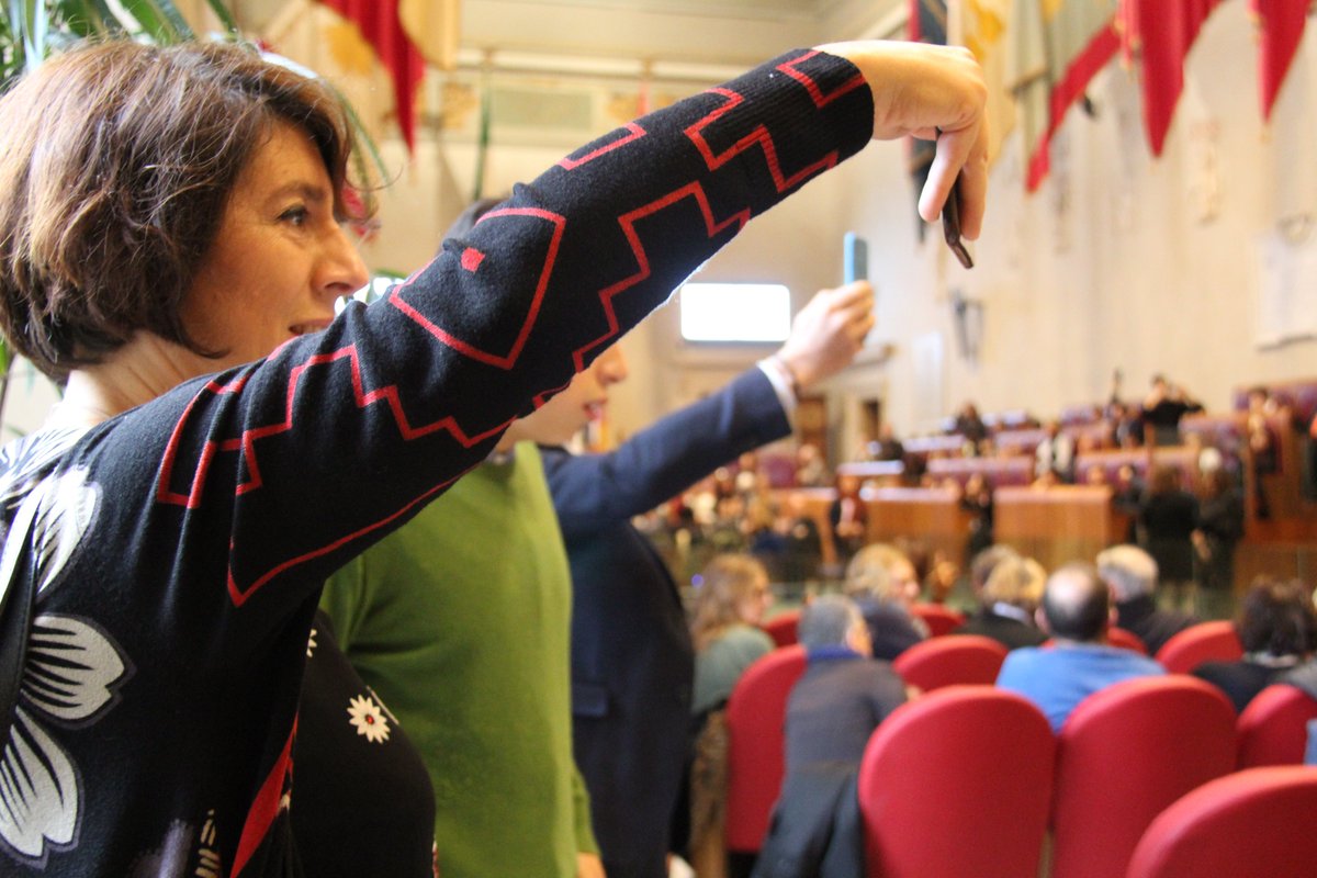 fmdigitale's tweet photo. #GJC2019 
Ringraziamo ancora tutti coloro che con #progettiinnovativi contribuiscono ogni giorno alla trasformazione della #scuola mediante l'uso inclusivo delle #tecnologie. Un grazie speciale va a #SilvanaFerreri. L'intervento dedicato a #TullioDeMauro:
https://t.co/ZKNBfHWrMW https://t.co/z3LKDDIVuM