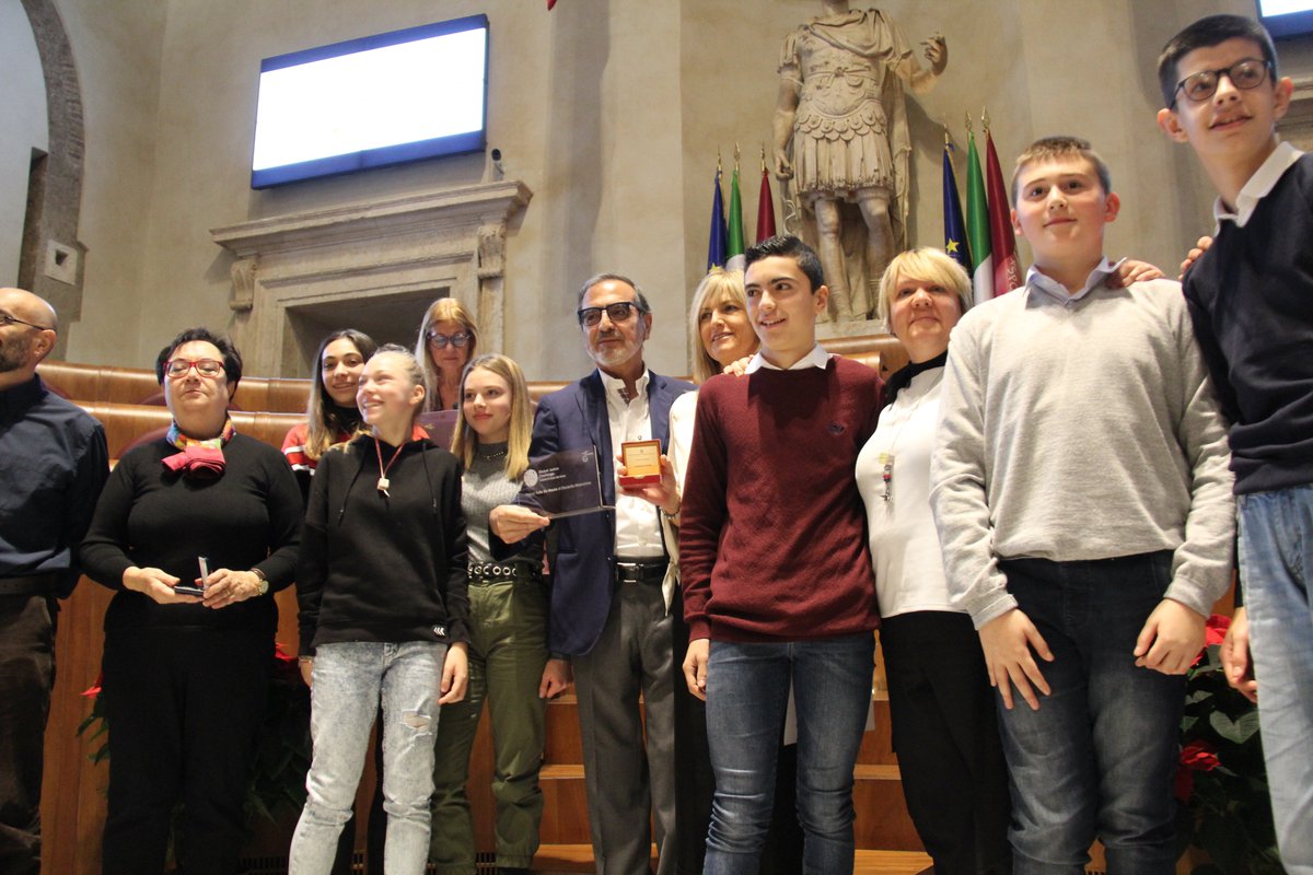 fmdigitale's tweet photo. #GJC2019 
Ringraziamo ancora tutti coloro che con #progettiinnovativi contribuiscono ogni giorno alla trasformazione della #scuola mediante l'uso inclusivo delle #tecnologie. Un grazie speciale va a #SilvanaFerreri. L'intervento dedicato a #TullioDeMauro:
https://t.co/ZKNBfHWrMW https://t.co/z3LKDDIVuM