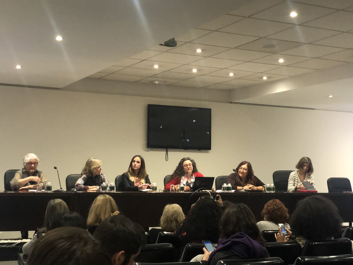 "Hem d'explicar que hi ha moltes dones que han portat la tecnologia fins a on és avui i no s'han reconegut".

Gran mesa rodona #donaitecno.
<a href="/_AlbaPardo/">Alba Pardo Fernández</a>, Núria Castell <a href="/fib_upc/">FIB - UPC</a>, Guiomar Amell (<a href="/COLBACAT/">COLBACAT</a>), <a href="/nuriasalann/">Nuria Salan @CovidWarriors</a> i <a href="/AnnaGrauGal/">Anna Grau</a>. Coordina <a href="/KarinagibertK/">kg</a> 💪🏻