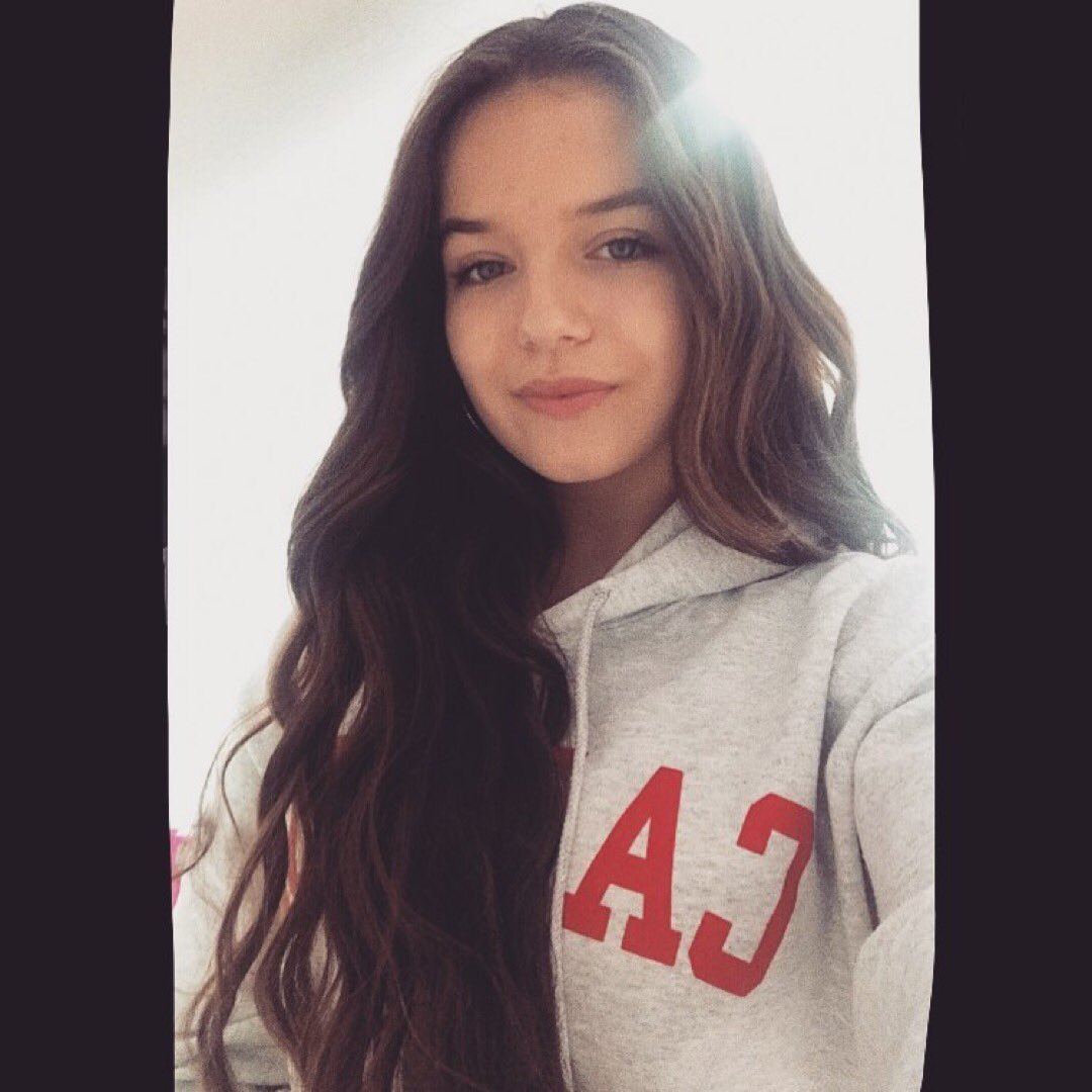 LifeFane's tweet image. Bon vendredi à tous 💚
À toi aussi @ErzaOfficiel_ 💚