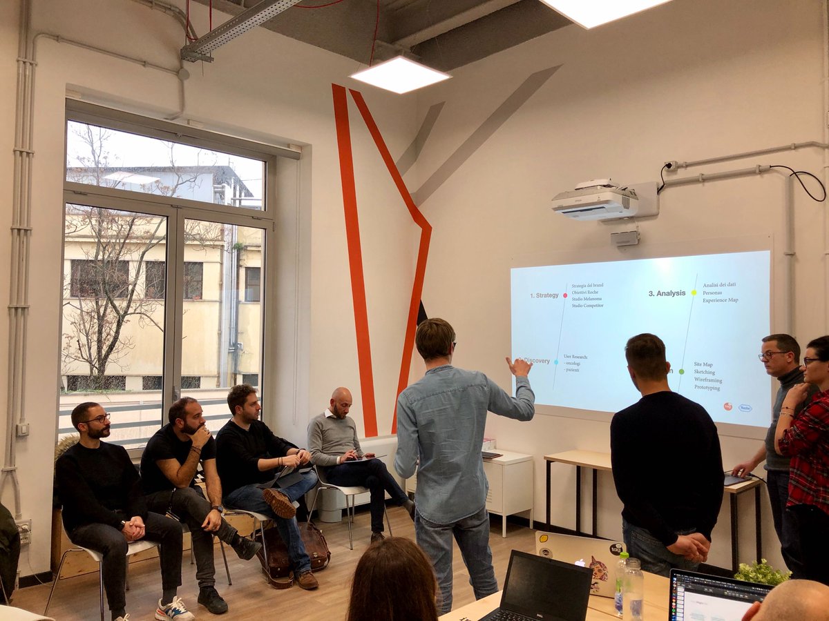 RocheItalia's tweet image. Chiusura Master #UXEssentials @TalentGardenit: gli studenti presentano i risultati del primo esperimento di #UXDesign nel settore #healthcare in Italia per migliorare la qualità di vita e l&apos;assistenza ai pazienti affetti da #melanoma.