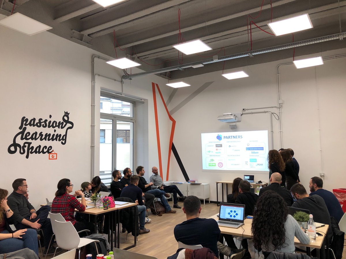 RocheItalia's tweet image. Chiusura Master #UXEssentials @TalentGardenit: gli studenti presentano i risultati del primo esperimento di #UXDesign nel settore #healthcare in Italia per migliorare la qualità di vita e l&apos;assistenza ai pazienti affetti da #melanoma.