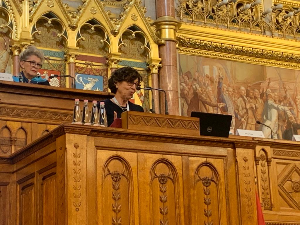 Professor Elisa P. Reis, IFCS/UFRJ delivering the closing plenary at the World Science Forum in Budapest in November. 
#IPSP