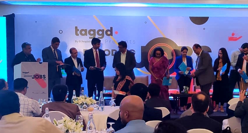 _taggd's tweet photo. We are elated & excited to announce the launch of India's first Sectoral Dossier for six leading industries #Auto, #BFSI, #Ecomm, #Pharma, #ManufacturingAndEngg, & #IT in presence of over 150+ dignitaries who graced #DecodingJobs2019 today!
#BeTaggd #ISR2020 https://t.co/j5g2bCxco3
