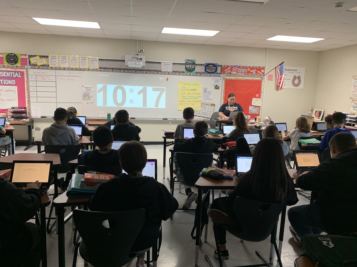 MsSheahanOLHMS's tweet photo. 7th grade ELA doing 13 minutes of SpOoKy story writing for our full moon Friday the 13th! 🌕 @MsCStachura https://t.co/6Dyg9VusRJ