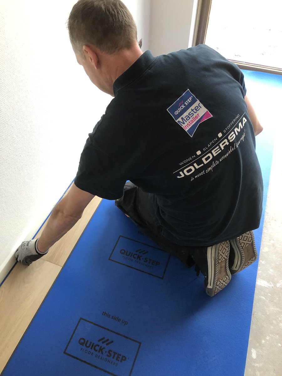 ErikJoldersma's tweet photo. Lokaal aan het werk met #lokale collega’s @kuipersenkoers @groenmaat bij zorg- wooncomplex De Zwarte Racker te #Nieuw #Schoonebeek. Mooi project, lekker lokaal!! @QSAcademy @QuickStepFloor @QuickStepFloors https://t.co/4IccduPN6W