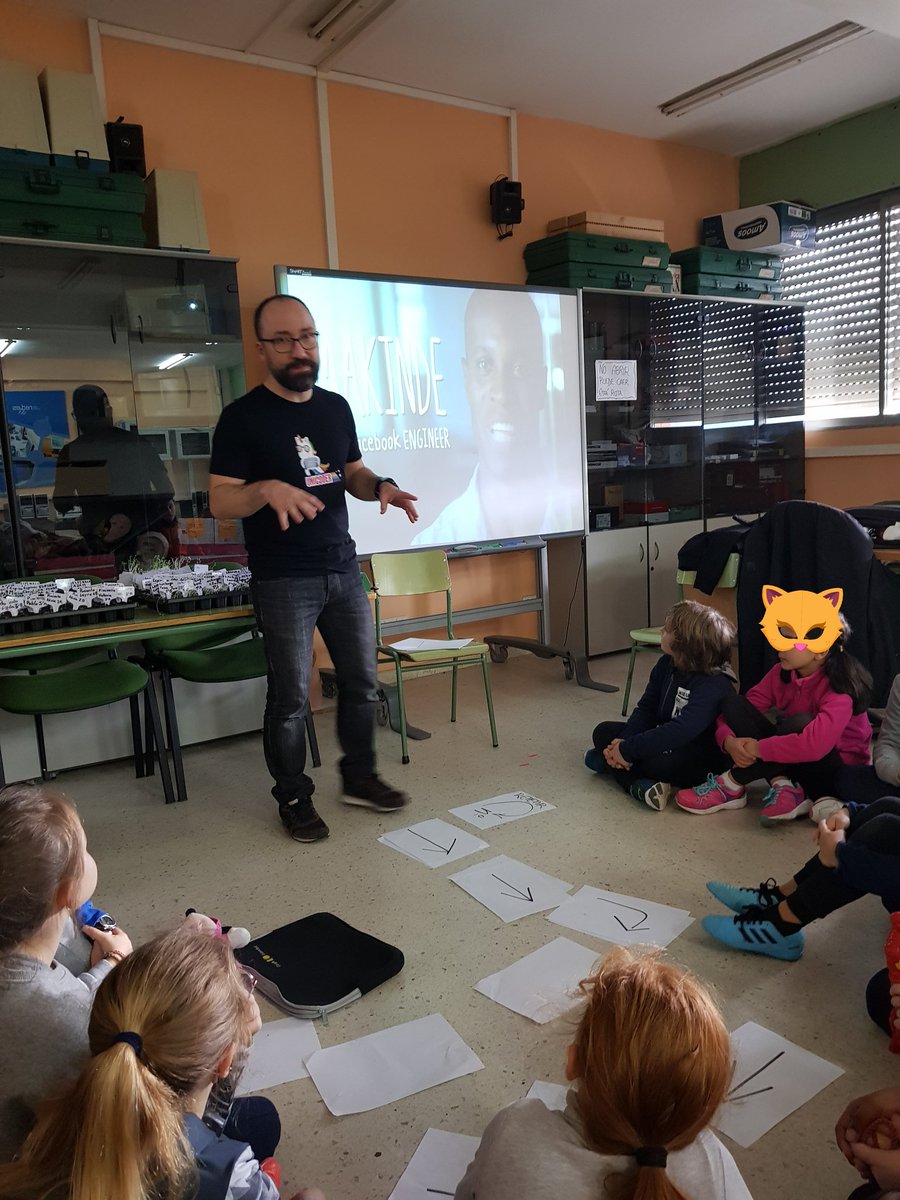 adelatorrefoss's tweet photo. Mi #HourOfCode fue genial! Unos 250 niños del Veneranda Manzano de Oviedo han pasado para hacer alguno de los juegos de https://t.co/q0FR0Orz47.
Con demo previa en real! 😁
Gracias a @citipa @coiipa y a @impulsotic por la iniciativa y los regalinos. #HourofCode2019 https://t.co/yDbiy7bEXv