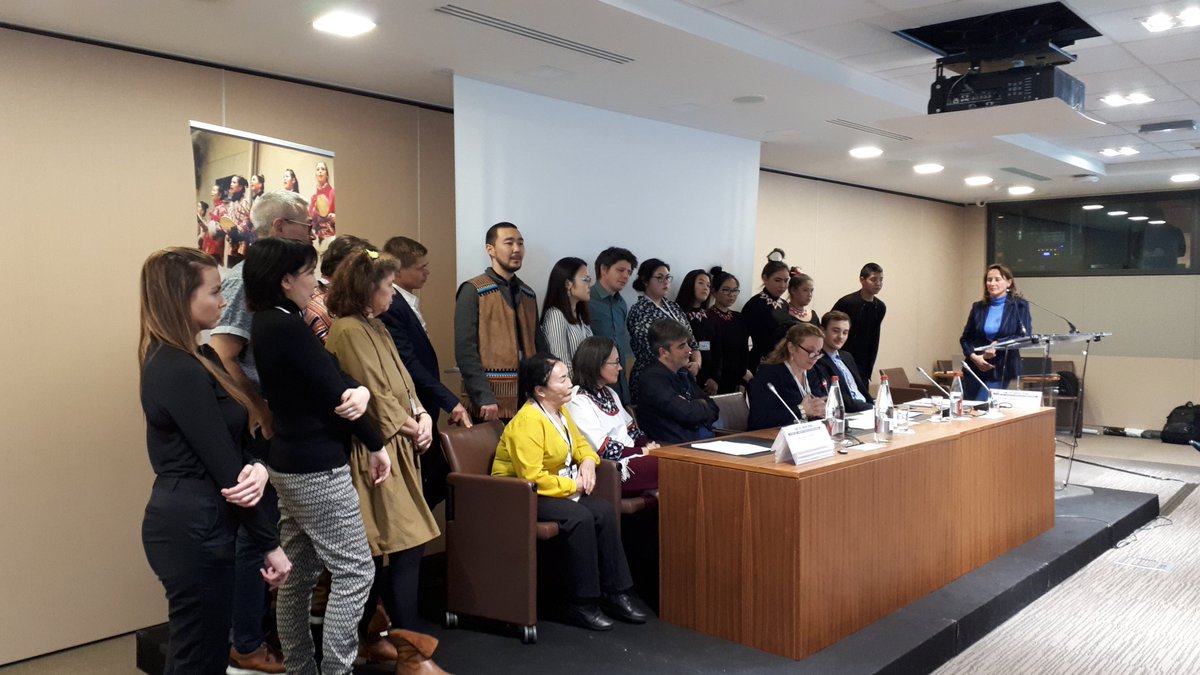 ArcticOVSQ's tweet photo. L'#ArcticWeek2019 touche à sa fin.
Un grand merci aux chercheurs et representants des peuples autochtones venus porter leurs voix & savoirs à Paris, aux experts dont le travail est essentiel pour notre compréhension de l'Arctique, et à @RoyalSegolene au soutien précieux et vital! https://t.co/io8atp0CAY