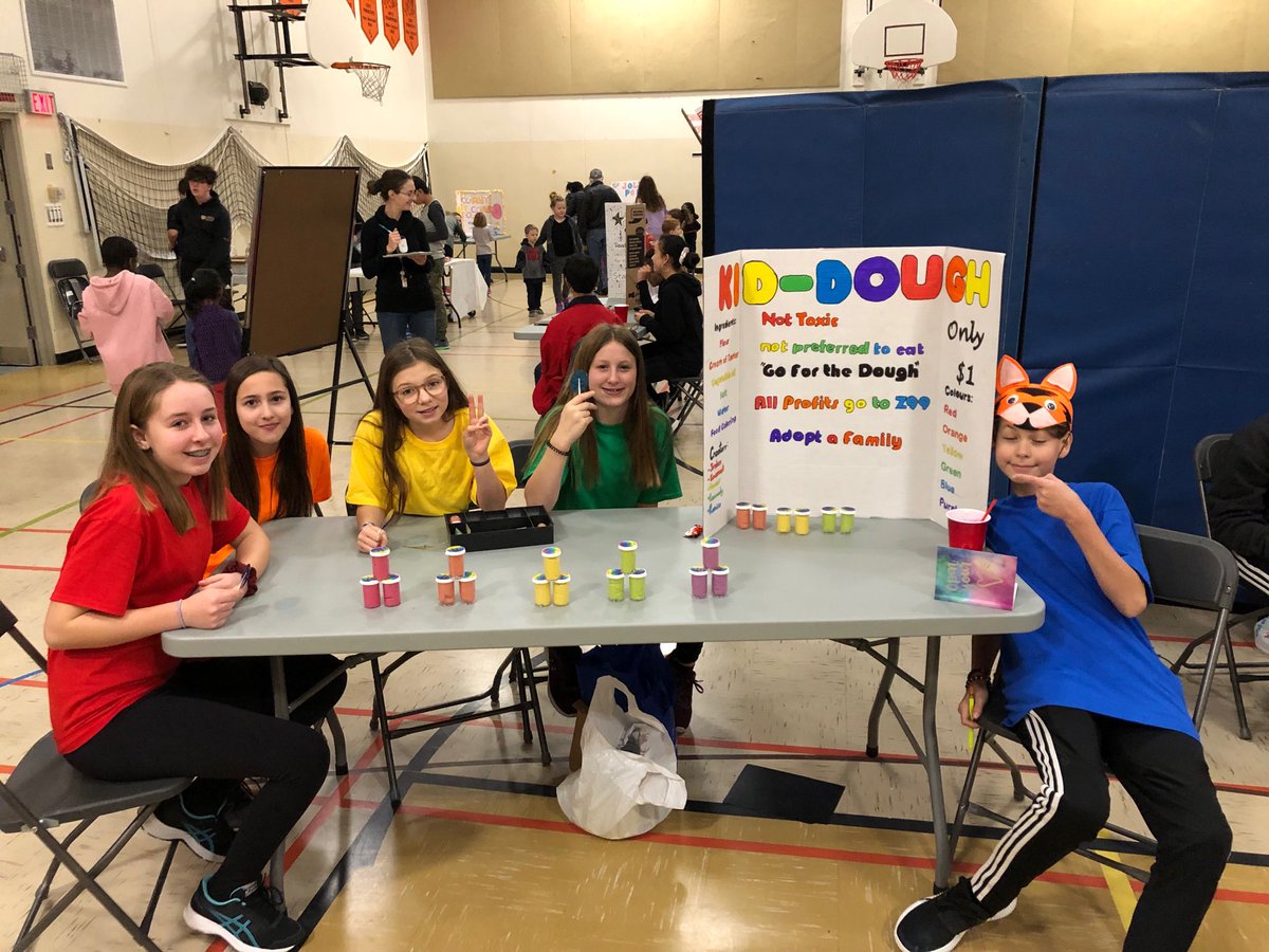 Sttheresa_rcsd's tweet photo. Business is booming at the first-ever Business Expo! Thanks to ⁦@EwertAmanda⁩, ⁦@MaeganGiroux⁩ and ⁦@RyanForrest7⁩ for organizing. @rcsd https://t.co/8UUtCVphcw
