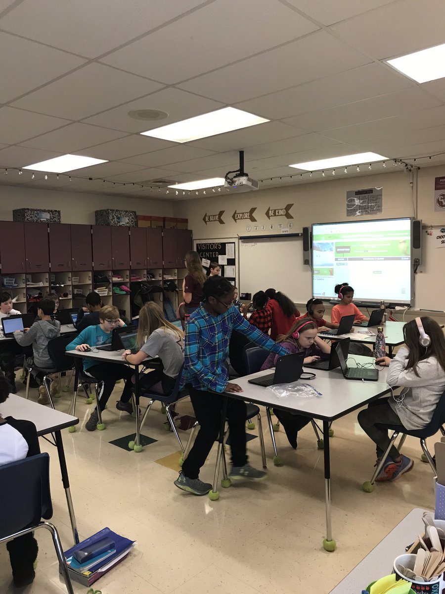 MrsThompson_2's tweet photo. Participating in #HourofCode2019 with the Grinch coding activity! #cwway https://t.co/wKOxVLvQ44