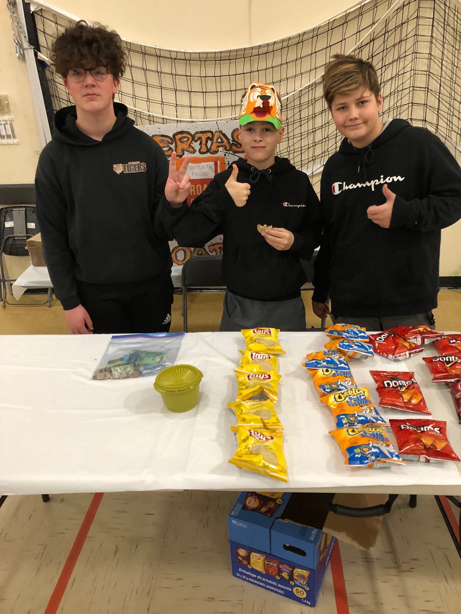 Sttheresa_rcsd's tweet photo. Business is booming at the first-ever Business Expo! Thanks to ⁦@EwertAmanda⁩, ⁦@MaeganGiroux⁩ and ⁦@RyanForrest7⁩ for organizing. @rcsd https://t.co/8UUtCVphcw