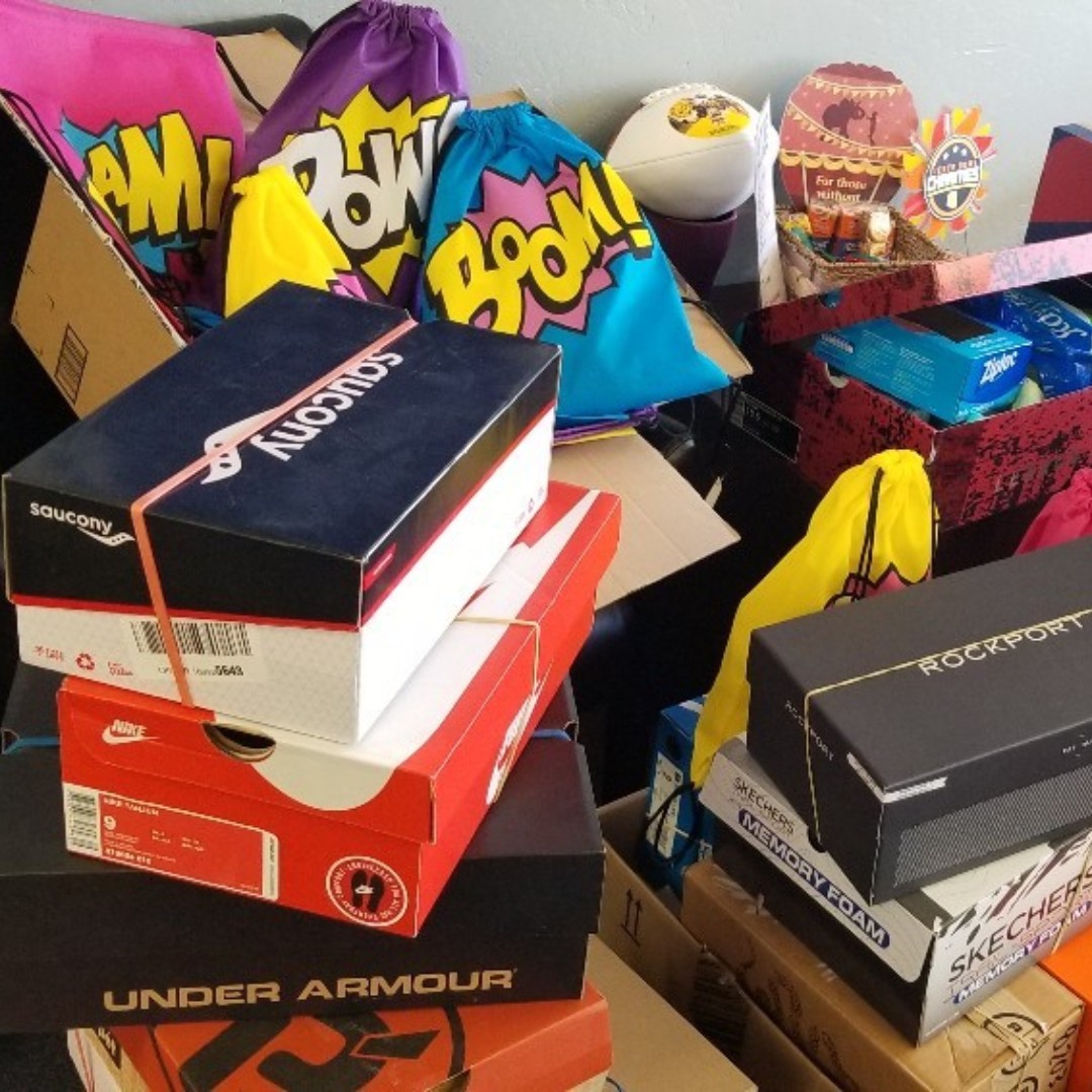 ShoeboxMinistry's tweet photo. BOOM! The HR Group Blue Cross Blue Shield of Arizona is making a difference!
 
They just dropped off 46 fully packed boxes, plus 6 full youth bags, and a whole box of additional drawstring bags for youth. https://t.co/0DElpStkzj