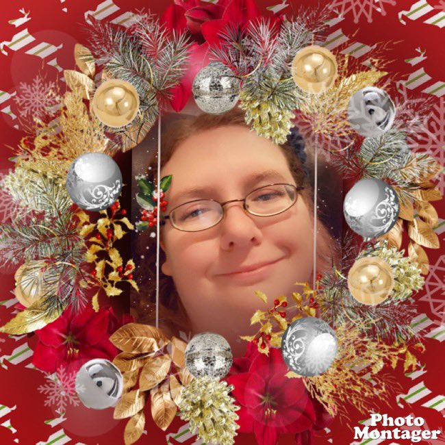 Makeing Christmas pics Christmas is on its way so excited 🎄🎄🎄❤️❤️❤️❄️❄️❄️☃️☃️☃️⛄️⛄️