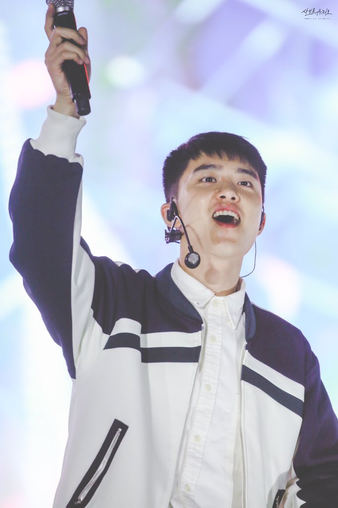 *•.¸♡ 𝐃-𝟒𝟎𝟗 ♡¸.•*Thank you. Your bright smile always calms me down.  #도경수  #디오  @weareoneEXO