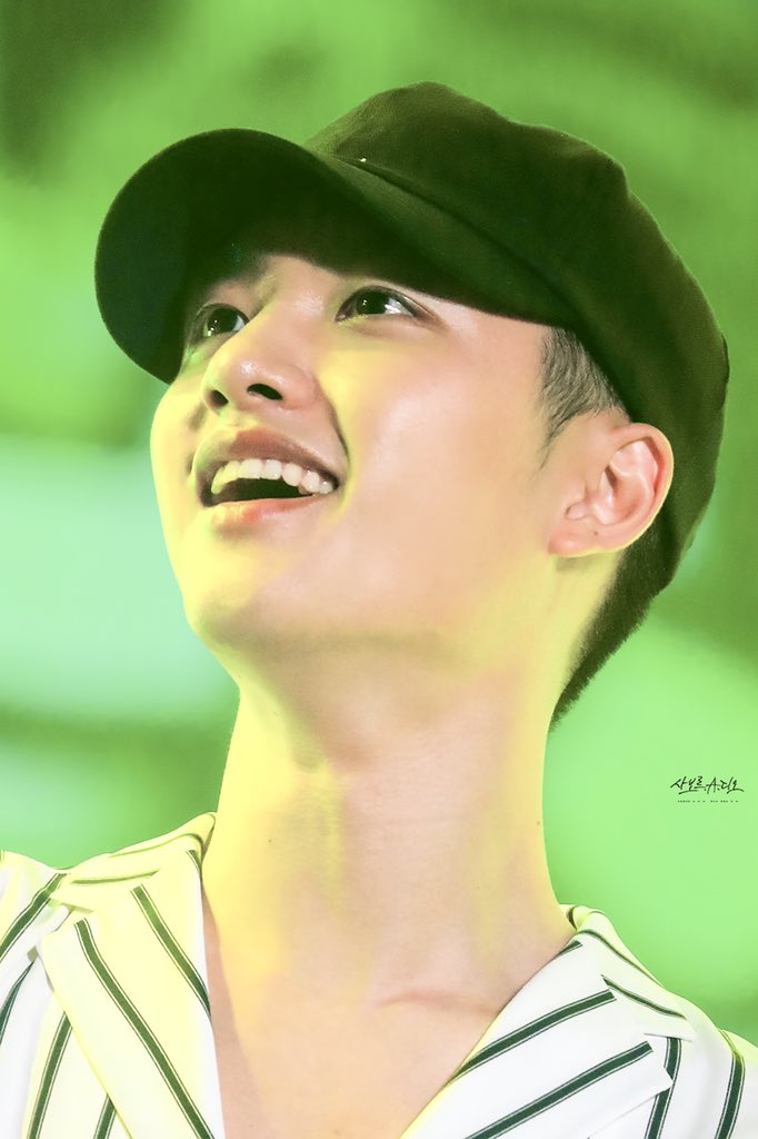 *•.¸♡ 𝐃-𝟒𝟎𝟗 ♡¸.•*Thank you. Your bright smile always calms me down.  #도경수  #디오  @weareoneEXO