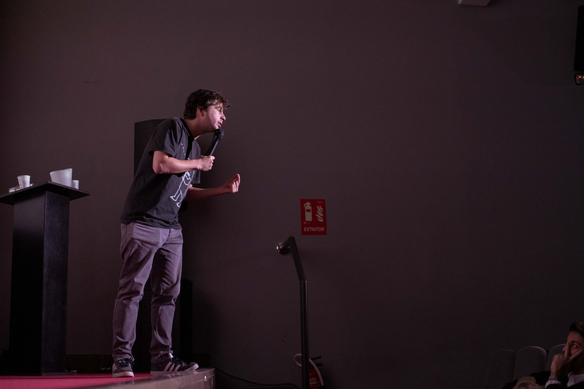ComedyFightC's tweet photo. 🔥 Los 9 mejores cómicos de la historia de nuestro show, enfrentados.
💥Un jurado de lujo acabando ellos.
🤘🏻Tú, en la butaca, pidiendo sangre, bebiendo, disfrutando.
Ven el 20 de diciembre a la final del #ComedyFightClub en el @palacioprensa. Entradas: https://t.co/RnRQ1XFElr https://t.co/bRe5NOQXTb