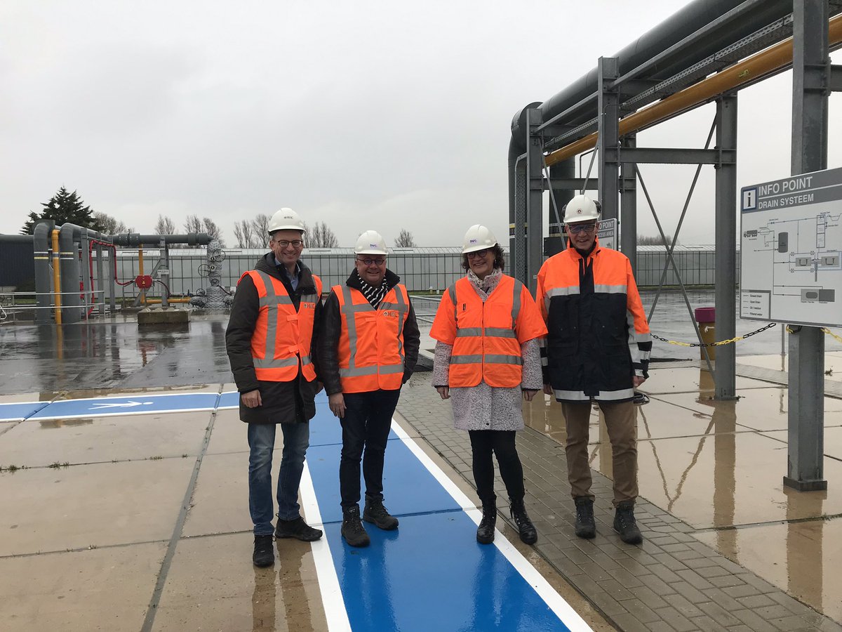 LiesbethMF's tweet photo. Dank @hvcgroep en Willy Heussen en zijn collega’s voor een heel informatieve rondleiding voor mij en @TA_Spek langs de geothermieput in Naaldwijk en het warmtenet in Dordrecht. Inspiratie voor Sliedrecht en @TablisWonen. https://t.co/Dxd9sluSLZ