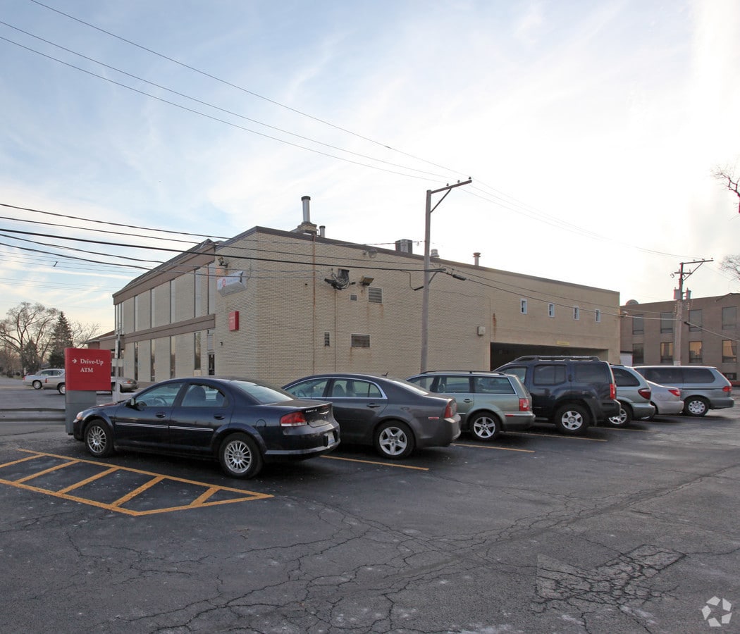 LandmarkCRE's tweet photo. Perfect second floor office space for lease in Westchester, in BMO Harris Bank building. Space available is 3,319 SQ FT. Features direct elevator exposure, partitioned offices, conference rooms, print/copy room, restrooms.

Take a Look: https://t.co/OELapGBeeU

#landmarkpartners https://t.co/2VPbj4R7yY