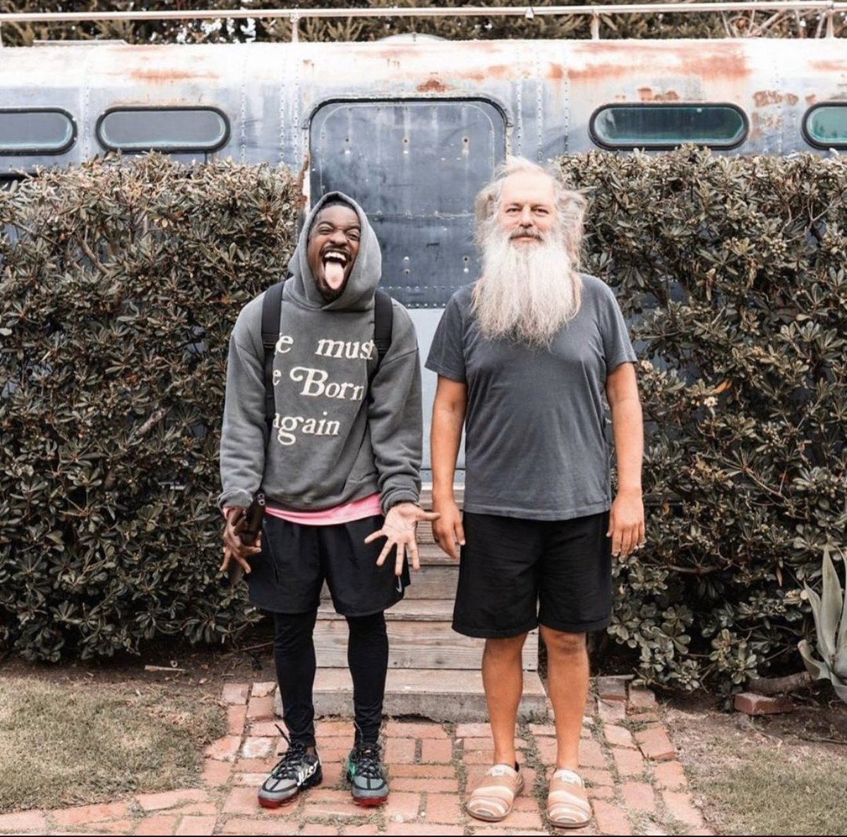 ModernNotoriety's tweet photo. André 3000 x Rick Rubin https://t.co/VbFKTXjfmL