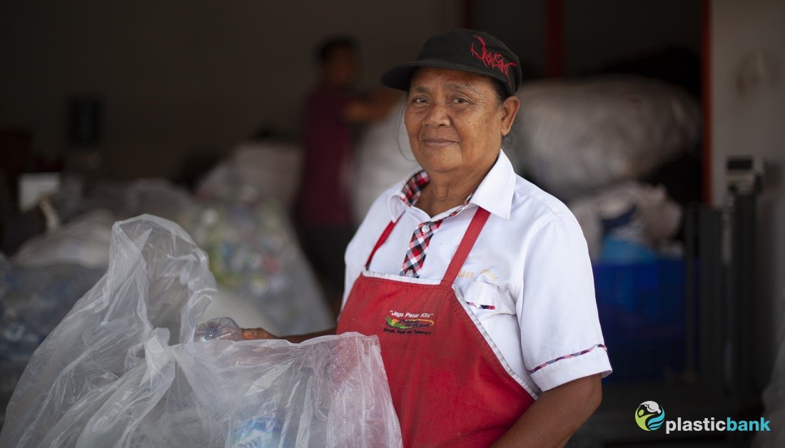 Nyoman supplements her income as a market cleaner by recycling plastic at Plastic Bank in Bali. Help us fight ocean poverty and plastic this Christmas. bit.ly/pb_nyoman