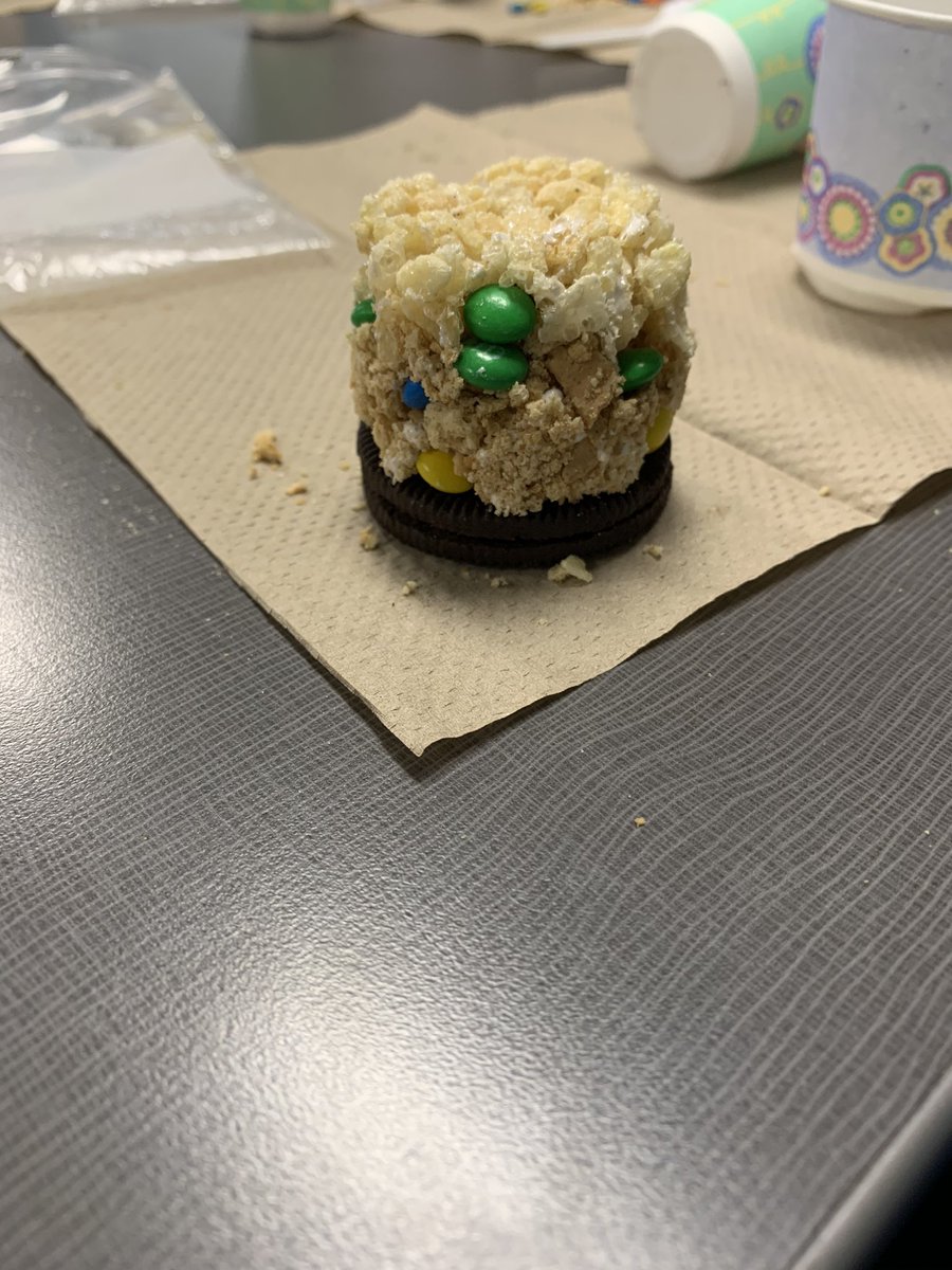 PioneerScience5's tweet photo. Exploring the process that makes sedimentary rocks - and these rocks are edible! What a FUN Friday 😍 @EKD_Elementary @ECISDScience #ECISDscienceROCKS https://t.co/UlNpXCNzRv