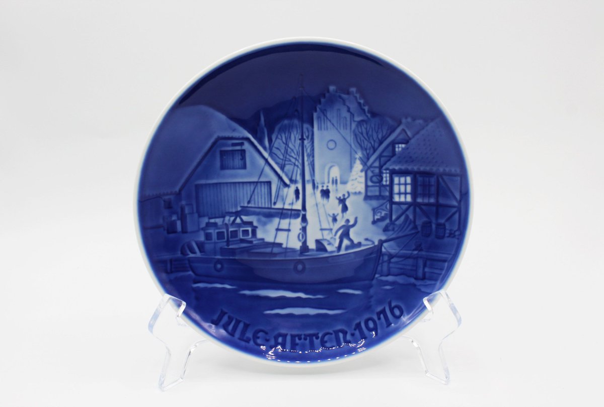 1976 B&G – Bing & Grondahl – Christmas Welcome – Blue & White Decorative Collectors Plate – Denmark at Whispering City RVA buff.ly/36vUewN #collectorsplate #chistmasplate #bandg #bingandgrondahl #ceramicplate #decorativeplate #whisperingcityrva #christmaswelcome