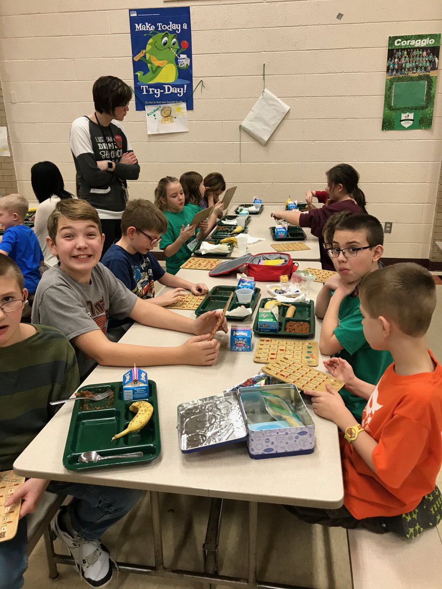 OES Houses had a little fun on Wednesday before early dismissal. Reading buddies, indoor snowball fights, and bingo during lunch - a great way to enjoy spending some quality time together building #GenuineRelationships