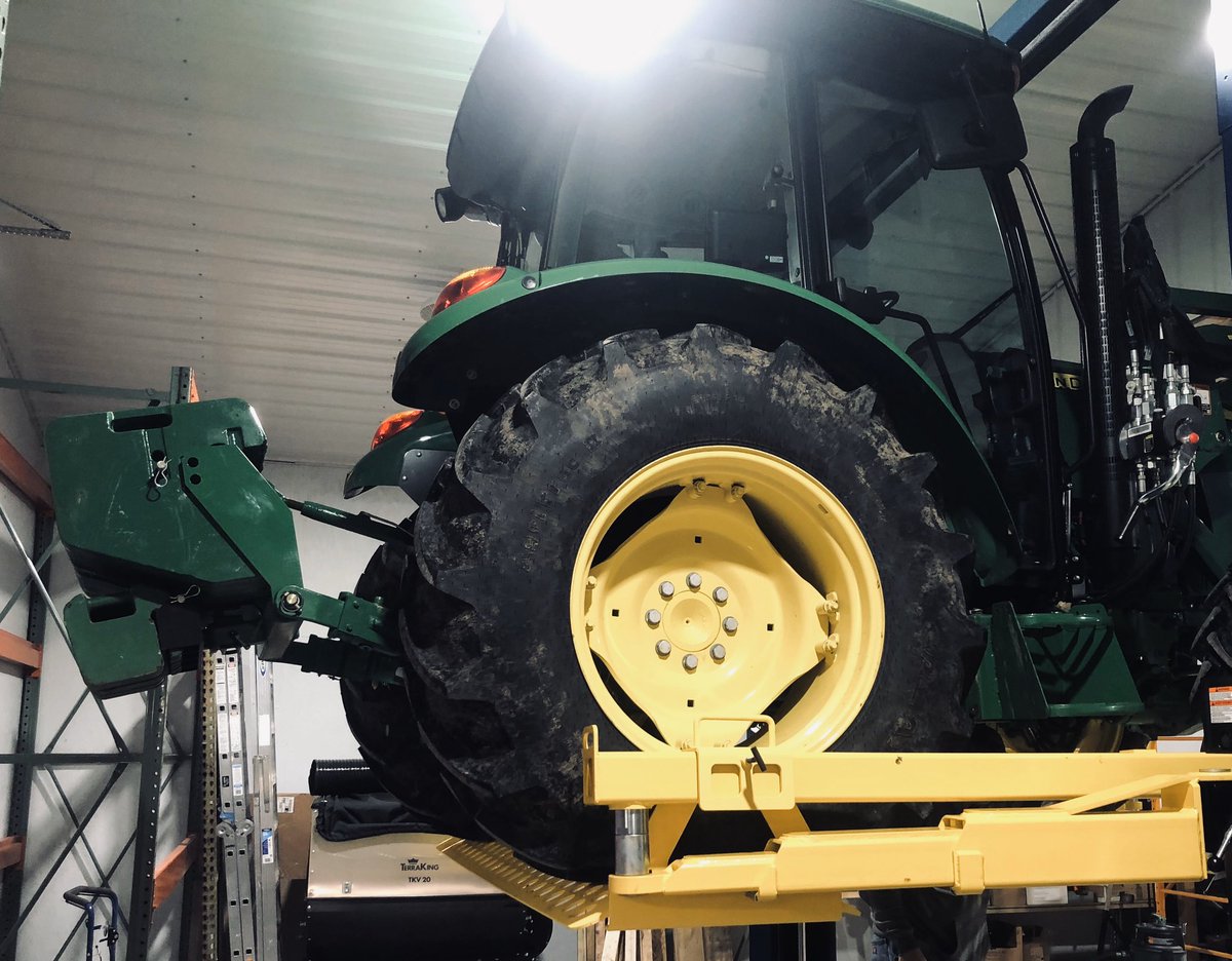 IAEQUIP's tweet photo. It was a real pleasure working with Tractor Time with Tim installing a new Challenger CL-12 lift with the Turf Rail kit! 

@challengerlifts 
#tractortimewithtim https://t.co/bRQuEKA6s2