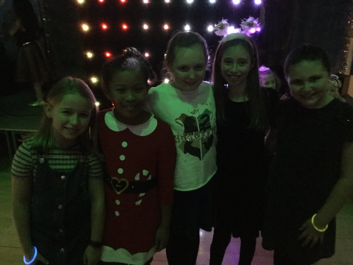 OrchardParkSch's tweet photo. Thank you to the @OrchardParkSch PTFA for organising a brilliant winter disco. #community #parentpartnership #danceforhours https://t.co/QTe5eGTzHd