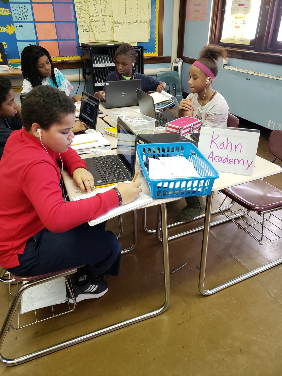 MonieLuvsMath's tweet photo. Small Groups! Have faith that you can do them in your classroom! 💚🙏🏽😁🙋🏽♀️🦄
#EurekaMath #everythingExcellent
#theBurnsDifference
@ClaytonLeads @BurnsDPSCD
Reach out to @Ms_Allen for pointers. 🙋🏽♀️😁👌🏽👏🏽 https://t.co/K7rYKT7ERo
