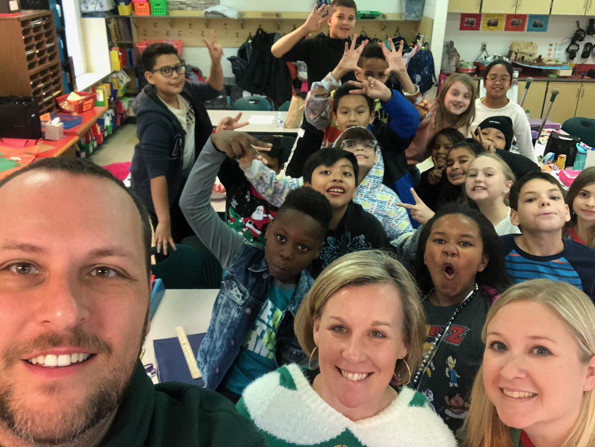 Langridgeag's tweet photo. Had a great principal reward lunch with @SarahLaperle7 4th grade class!! @CedarForestES @SpotsySchools #wolfpride https://t.co/2IgiTFx6So
