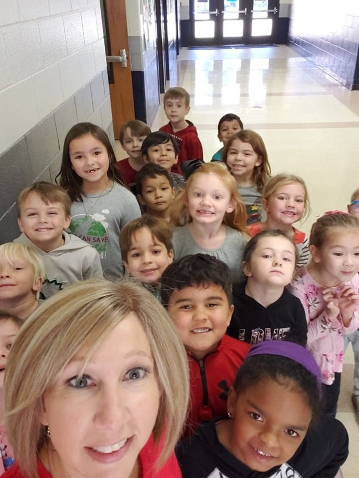 ArnoldMillES1's tweet photo. Mrs. Davis' class hunting the pesky gingerbread man! @ArnoldMillES1 @CherokeeSchools #gingerbreadhunt #ccsdfam https://t.co/FcgVds5yNF