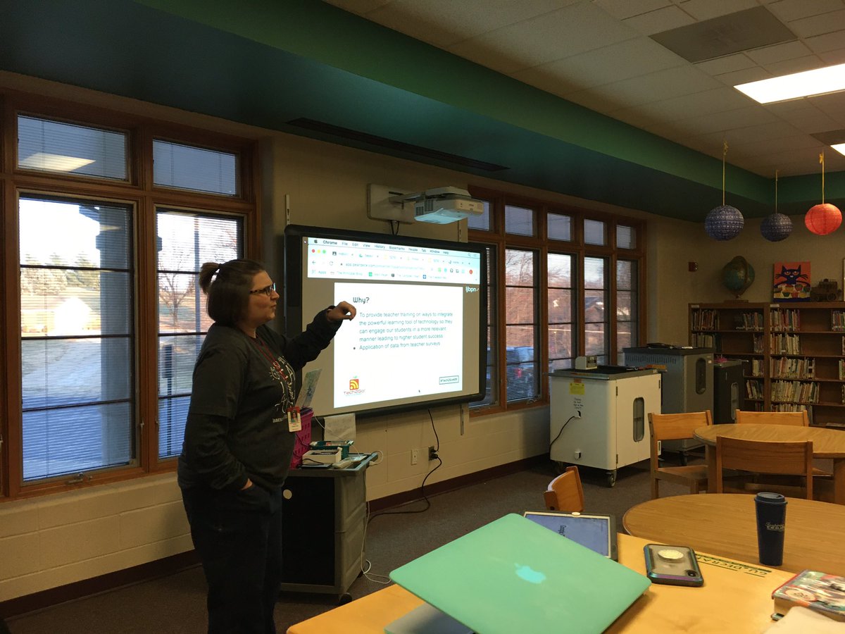MrsAmandaDavis2's tweet photo. First #Tech2Go about Google Classroom was a success! Thank you for all that came! Great job teaching @LindseyHansen79! #WeAre409 https://t.co/1CCJcyqUOG