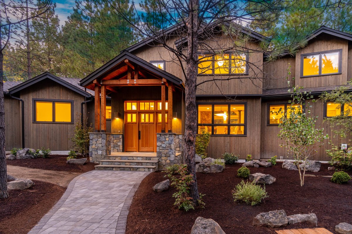 A recent remodel by Sun Forest Construction. Let us make your dream home a reality. Serving all of Central Oregon. Established in 1977.