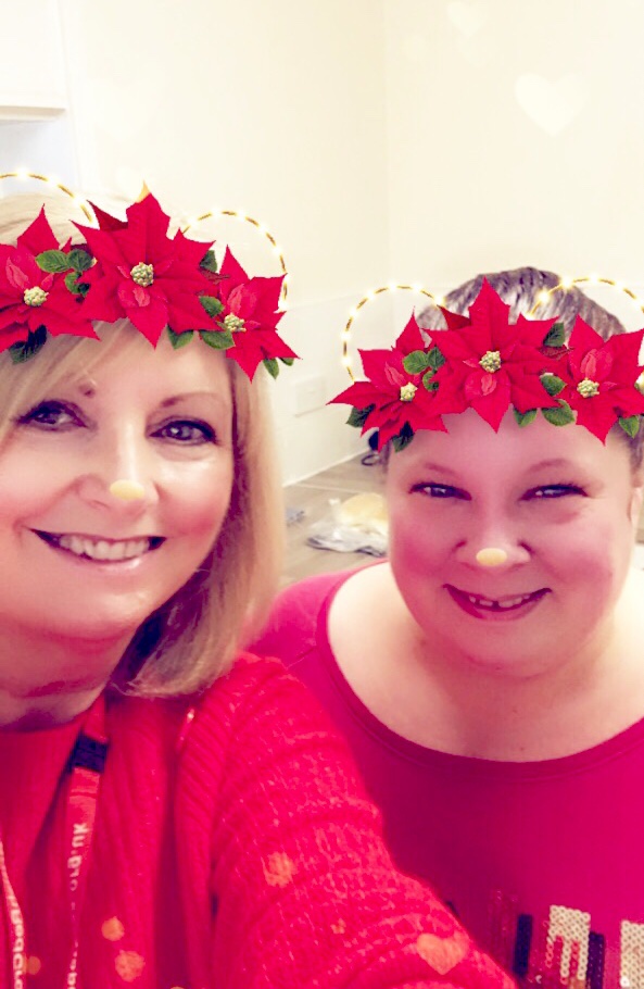 Homemade soup &amp; a bun went down well in today’s cold weather  #connecting #people #withfood thanks to our fab volunteers 🎅🏻🥣🌲@MRickwoodBRC <a href="/RosieFewings/">Rosie Fewings</a> <a href="/LesleyjBRC/">Lesley jone</a> @DavidB_RedCross <a href="/GenieBRC/">GenieBRC</a>