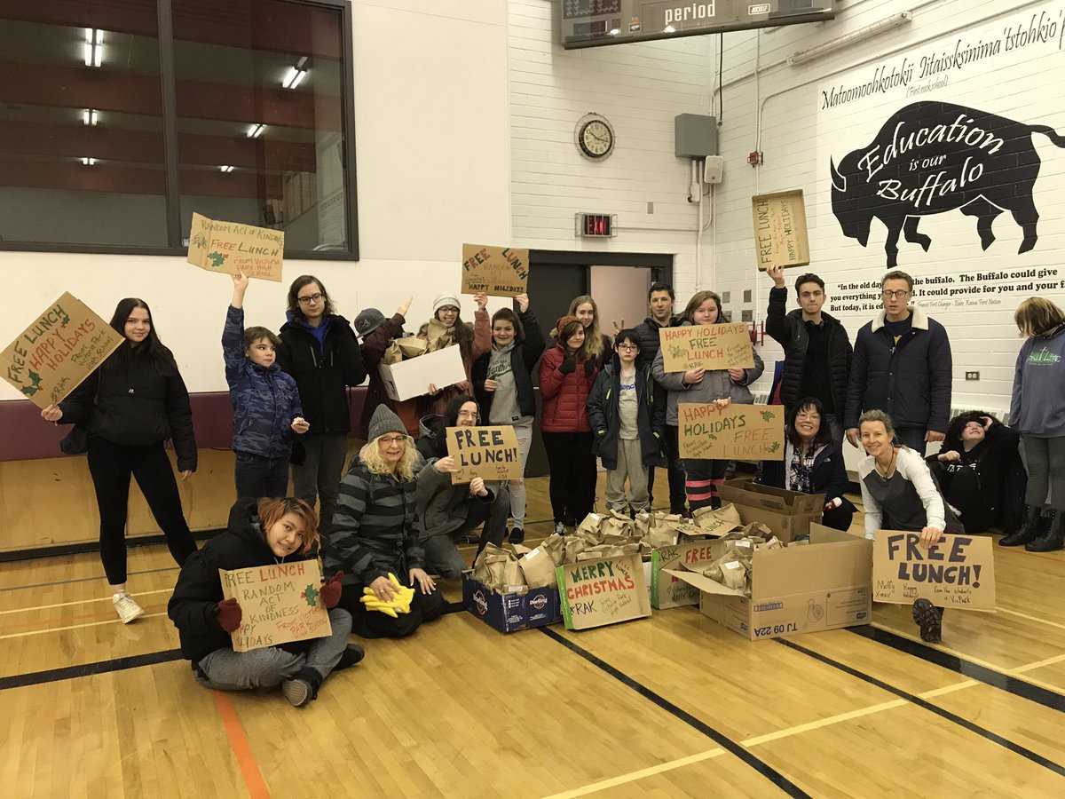 This group of staff and students spent the morning making and delivering free lunch to people in downtown Lethbridge! Shout out to <a href="/CobsLethbridge/">COBSBreadLethbridge</a> for donating the buns! #vphsfamily #laspfamily #RAK #SeasonofGiving