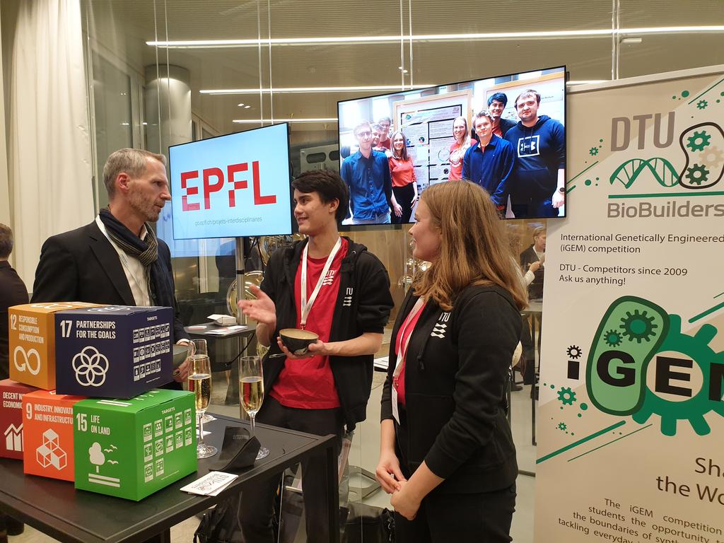 AnneMetteHolt's tweet photo. Proud of our @DTUtweet students presenting their #iGEM #Biobuilders project at the @EuroTechUA high level event on #Engineering4EU @PhilipHau and Helena Utzon #uddpol #dkforsk #biotech #SDGs https://t.co/40f9XqukXX