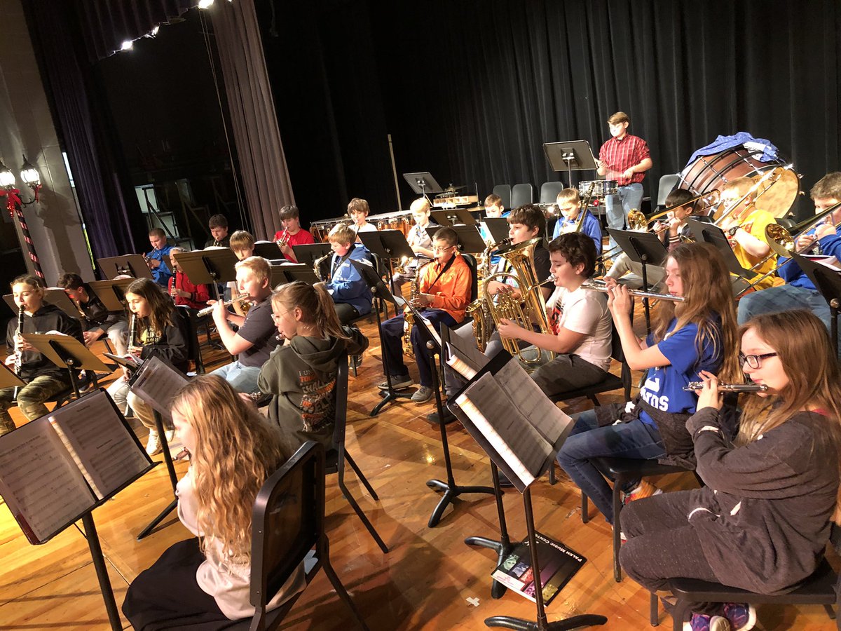 socallawaybands's tweet photo. Our two sections of 6th Grade Band got to play together for the 1st time today in preparation for our Concert next week.  This is always one of our favorite moments of the year and you could tell there was excitement in air about playing together.  #SCMSbands #MSHSChallenge https://t.co/o4BNLdvwOZ